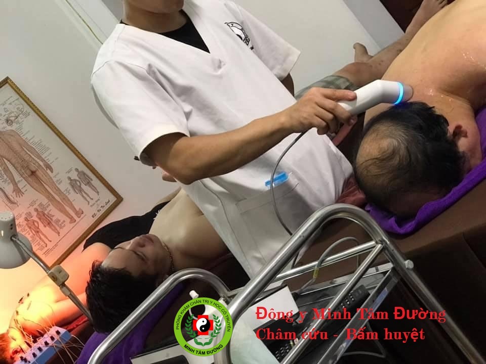 dich-vu-xoa-bop-bam-huyet-tai-nha-khuong-dinh