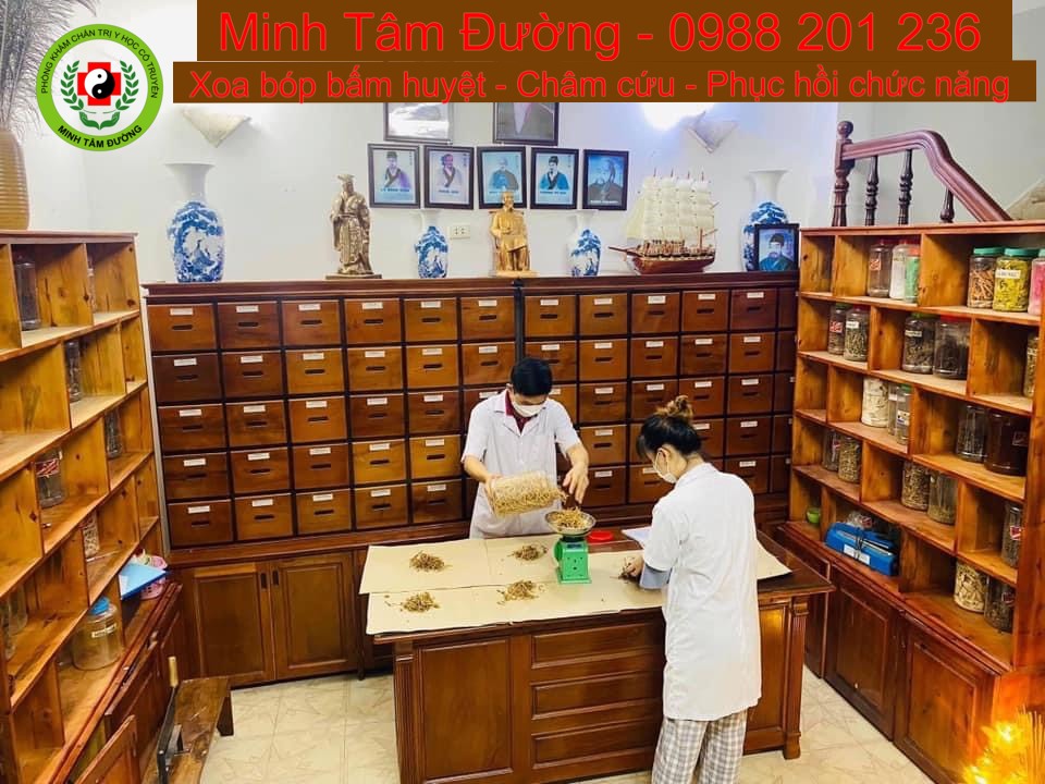 dich-vu-xoa-bop-bam-huyet-tai-nha-thach-ban