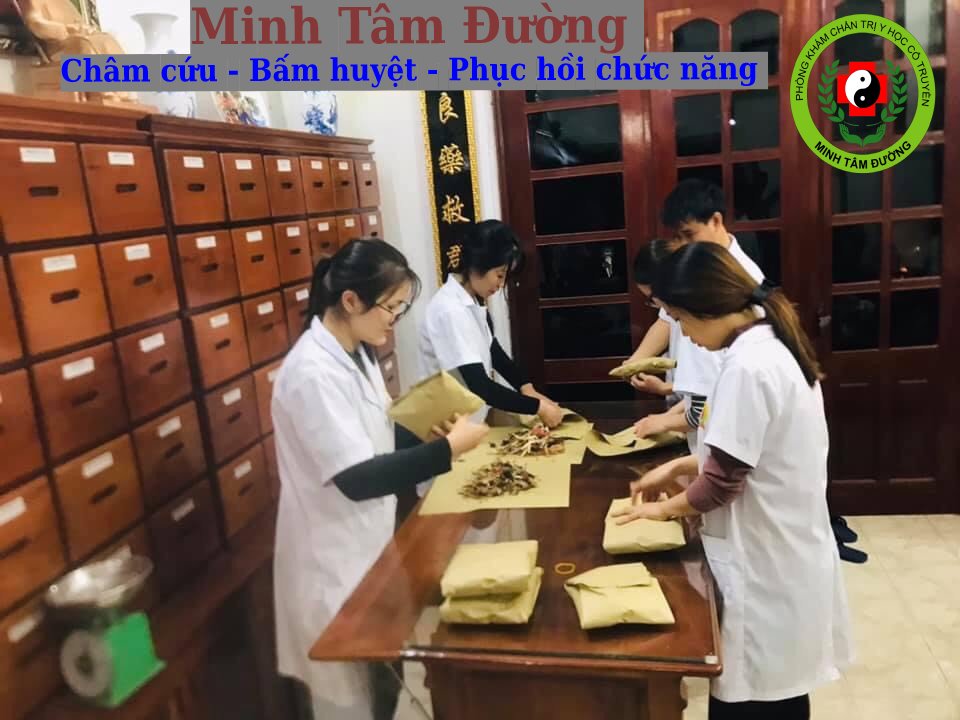 cham-cuu-va-xoa-bop-bam-huyet dieu-tri-tai-nha-bang-dich-vu-cham-cuu-va-xoa-bop-bam-huyet-phong-kham-minh-tam-duong