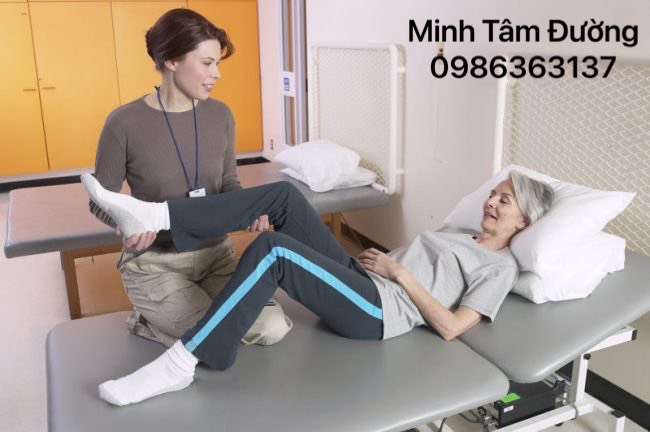 phuc-hoi-chuc-nang-tai-nha-tai-dich-vong-hau-cau-giay